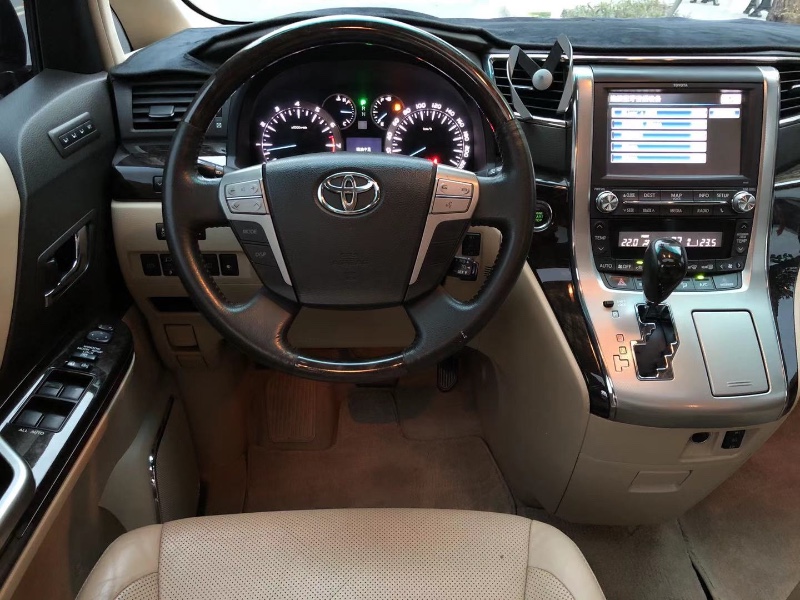 深圳13年丰田埃尔法4