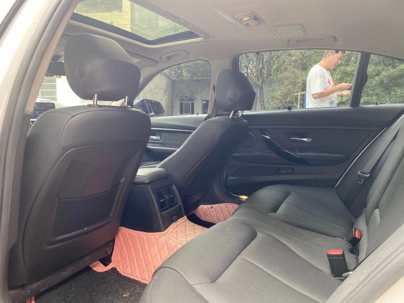 成都17年宝马3系4