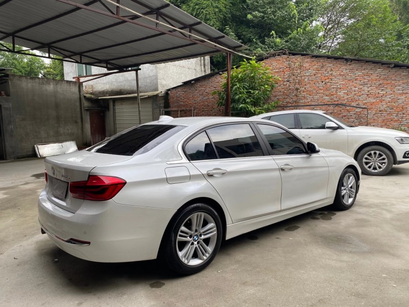 成都17年宝马3系9