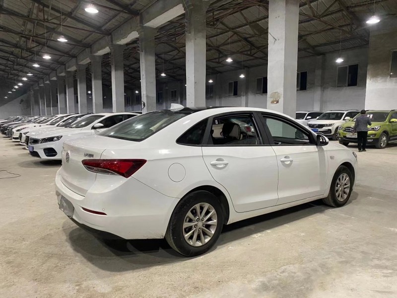 成都19年别克英朗7