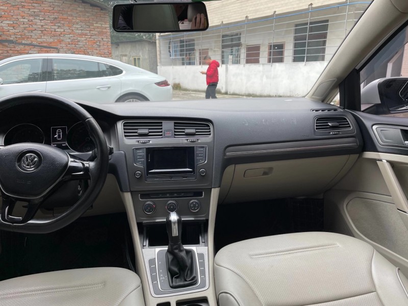 成都16年大众高尔夫5