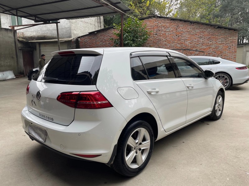 成都16年大众高尔夫7