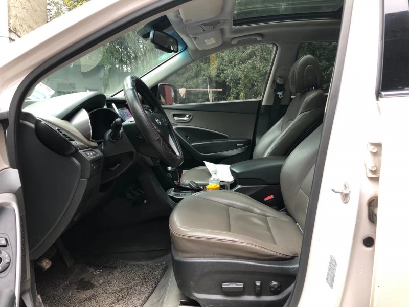 成都13年现代全新胜达5