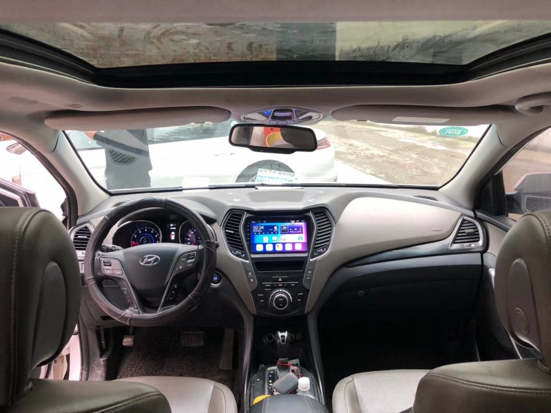 成都13年现代全新胜达4