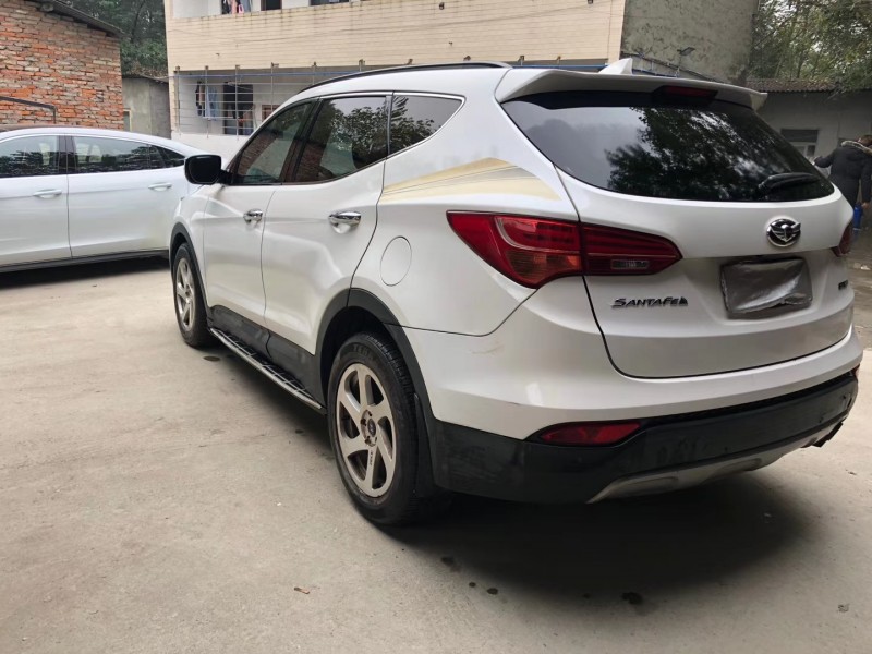 成都13年现代全新胜达2