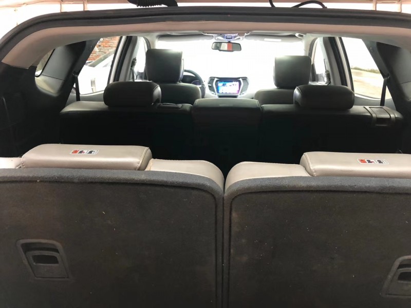 成都13年现代全新胜达3