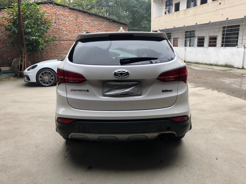 成都13年现代全新胜达1