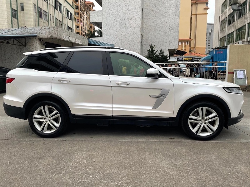 中山19年众泰T8003