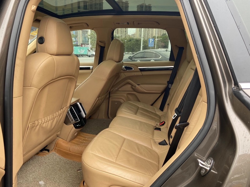 广州12年保时捷卡曼8