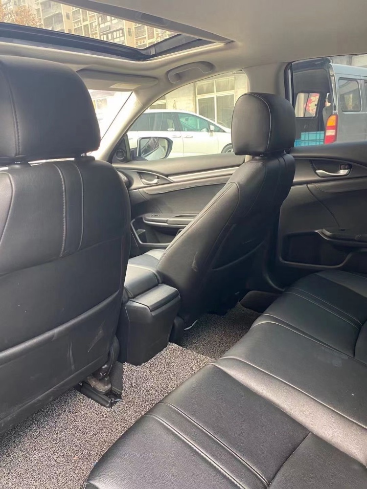 济宁18年本田思域2