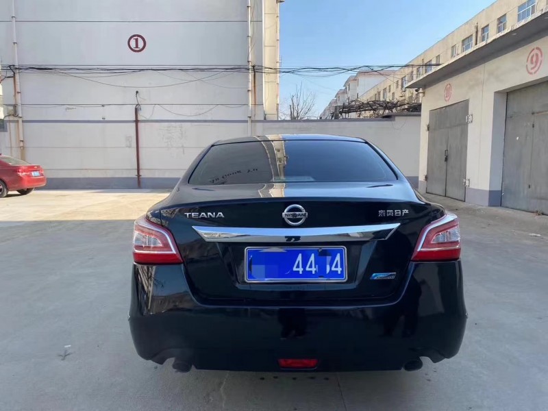 济宁15年日产天籁8