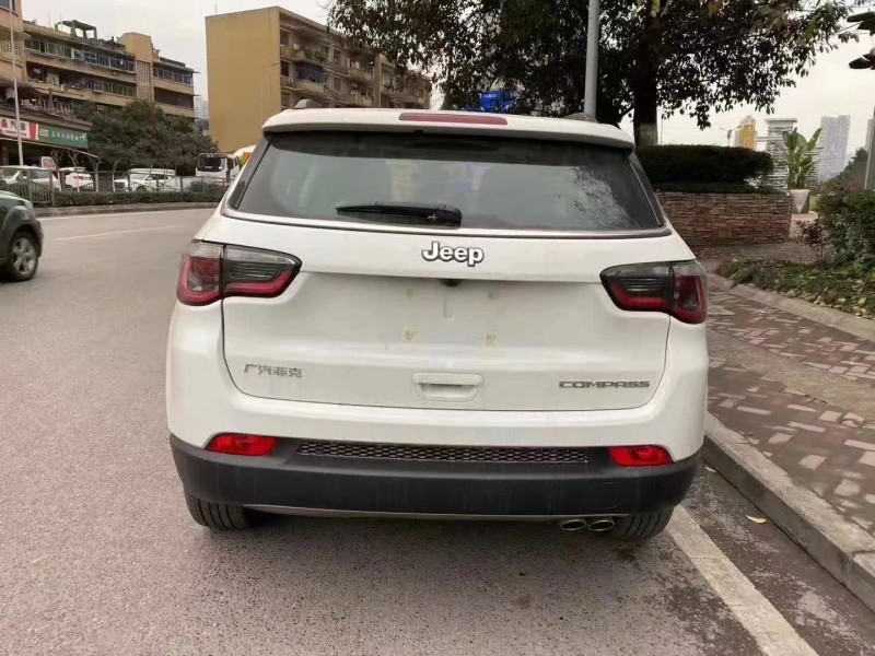 重慶20年Jeep指南者9