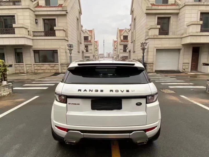 济南12年路虎极光9