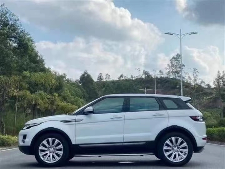 武汉13年路虎极光3