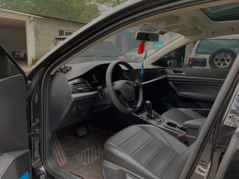 成都18年大众朗逸5