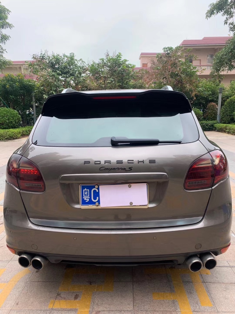 中山10年保时捷卡宴7