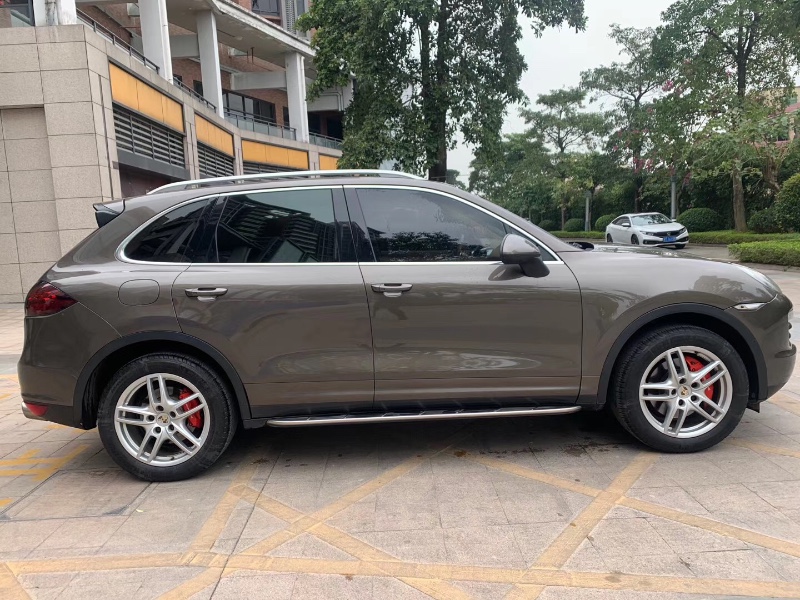 中山10年保时捷卡宴6