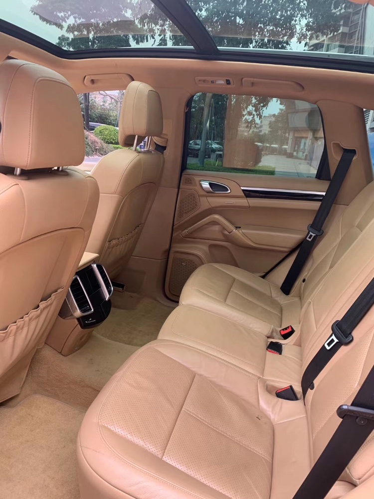 中山10年保时捷卡宴1