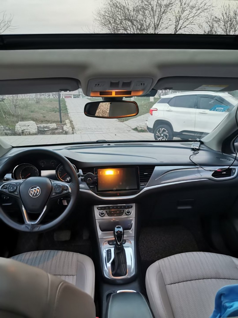 邢台16年别克威朗4