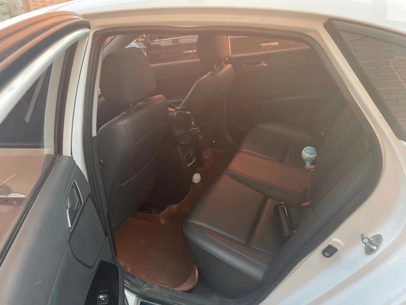 潍坊17年现代名图8