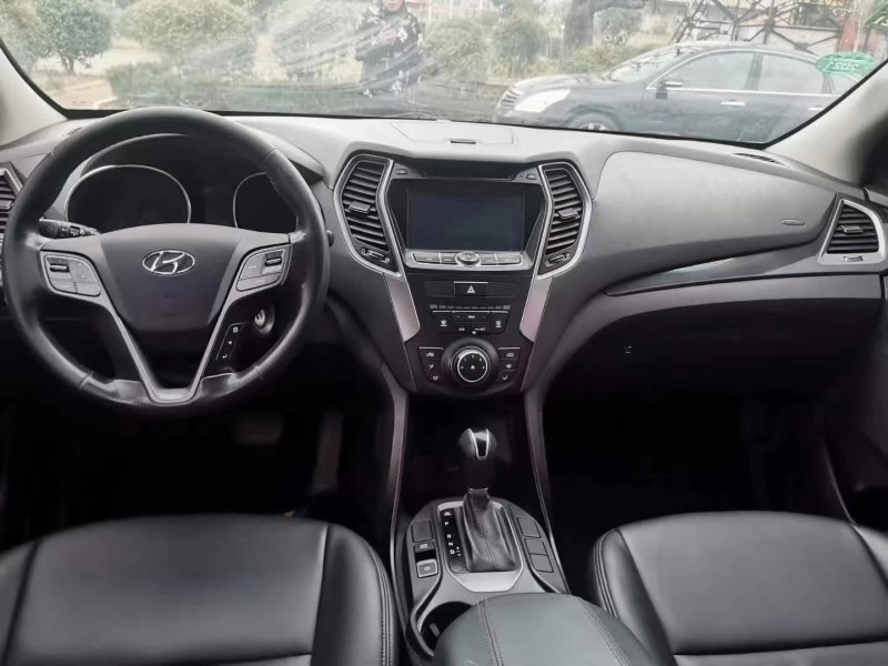 潍坊15年现代全新胜达5