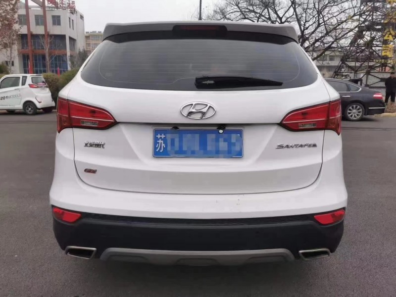 潍坊15年现代全新胜达8