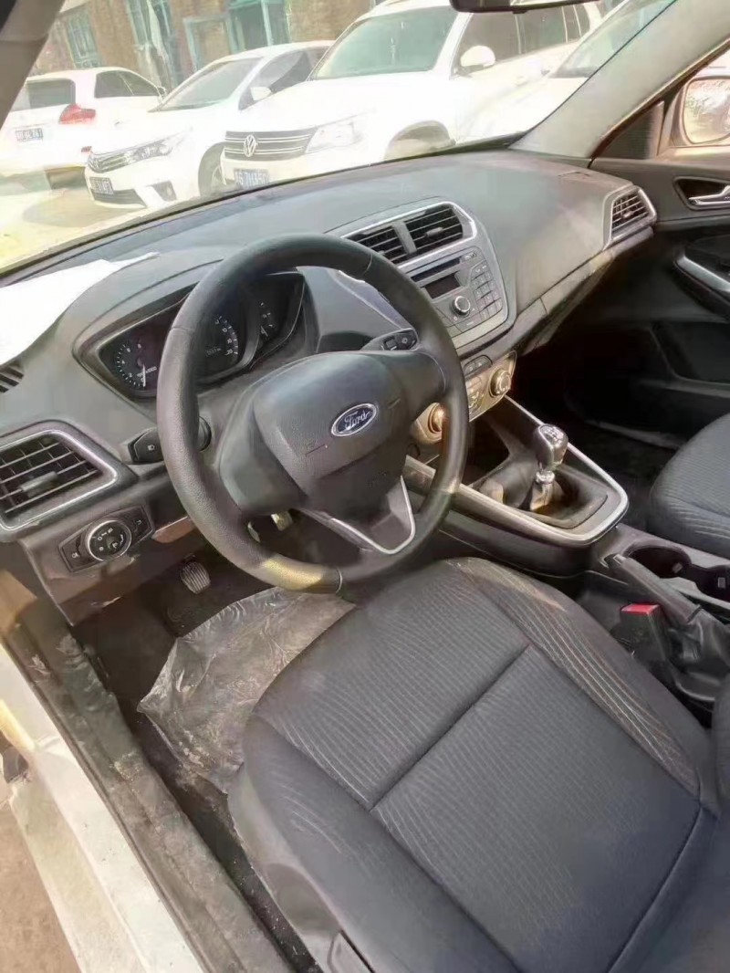 保定20年福特福睿斯5