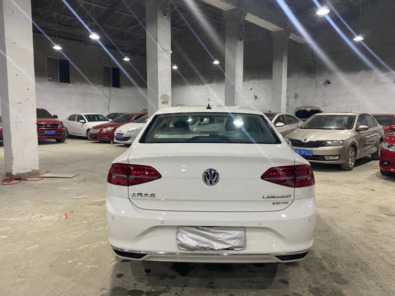 成都20年大众凌渡8