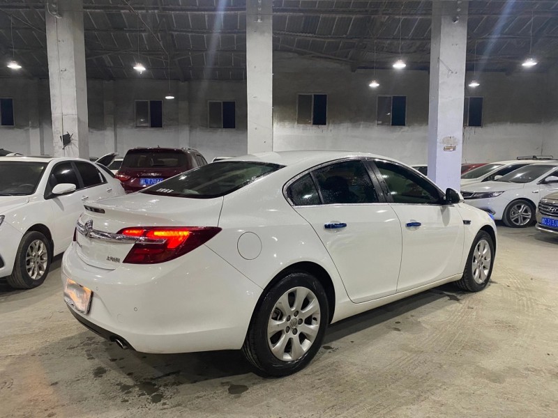 成都17年别克君威8