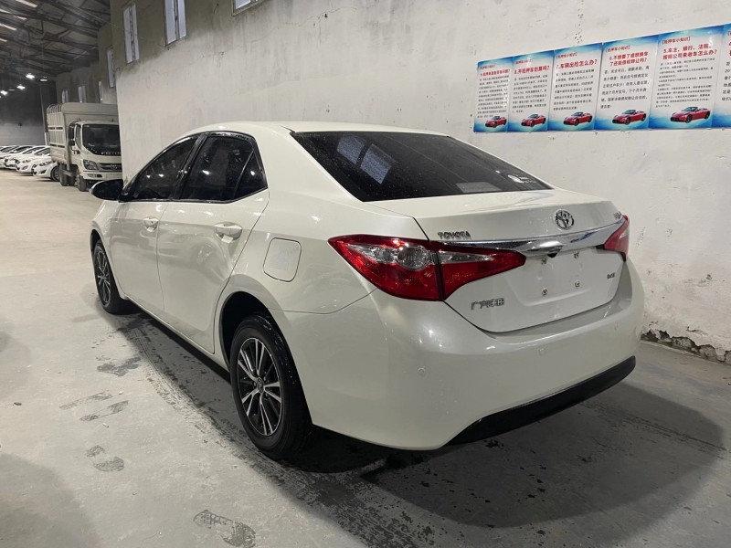成都17年丰田雷凌8