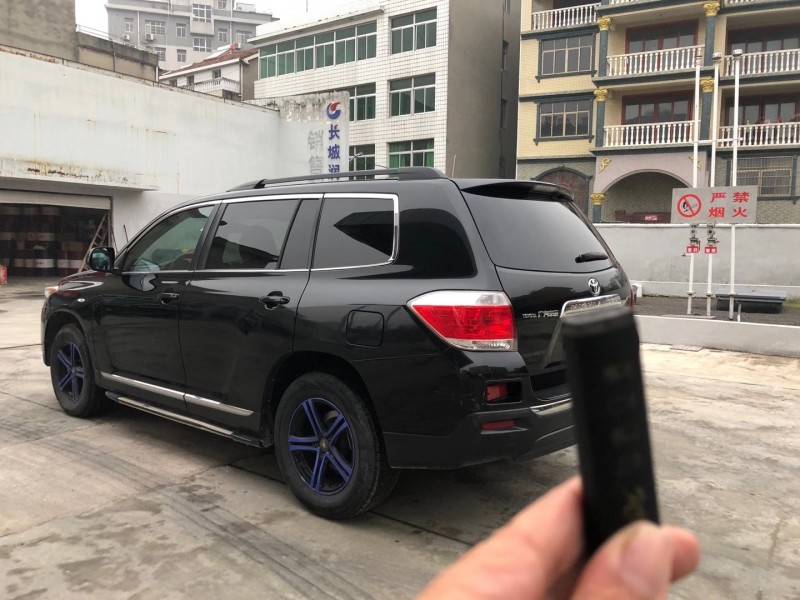 武汉14年丰田汉兰达4