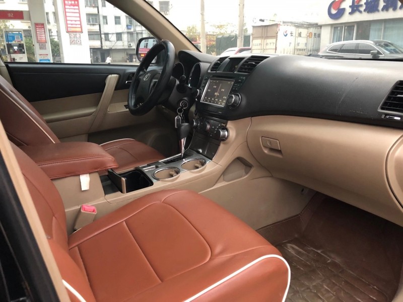 武汉14年丰田汉兰达1