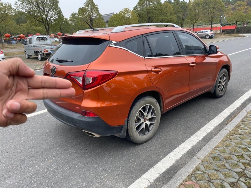 武汉17年比亚迪宋4