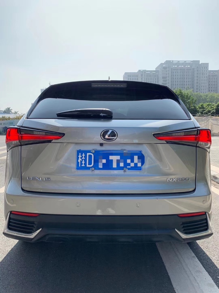 广州19年雷克萨斯NX8