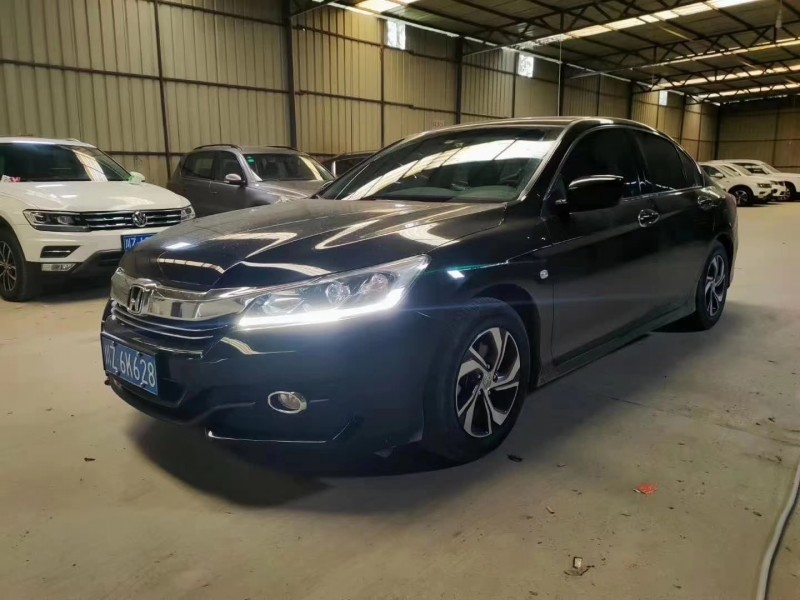 成都16年本田雅阁2