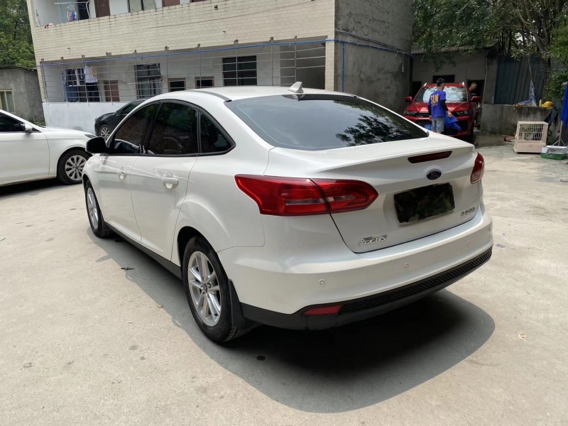 成都16年福特福克斯8