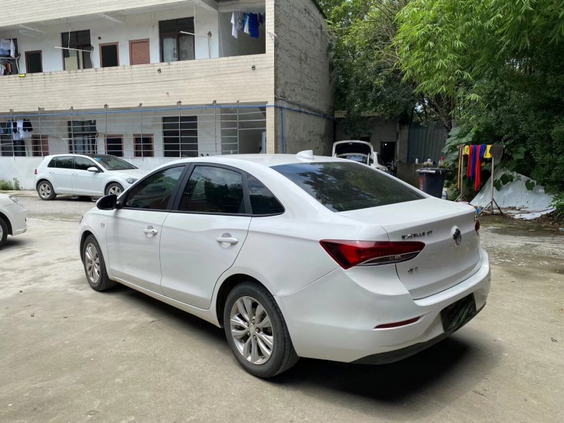 成都18年别克英朗7