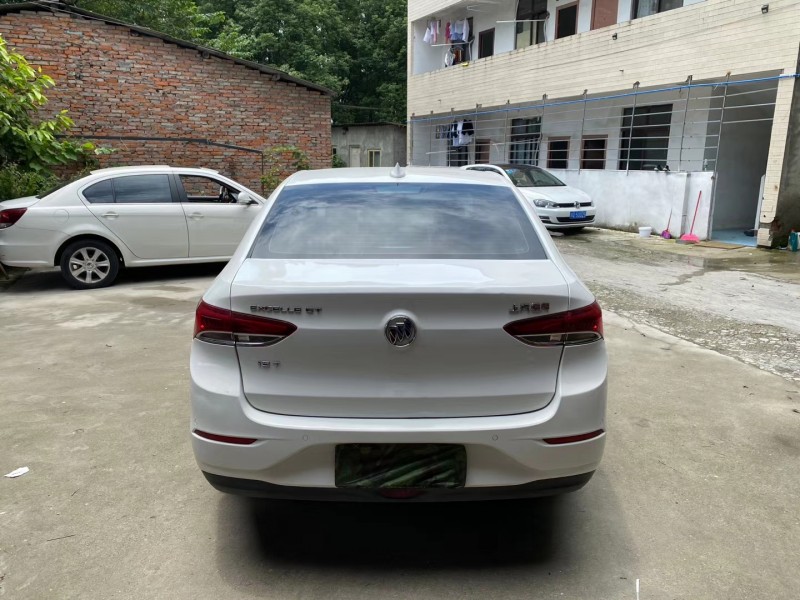 成都18年别克英朗8