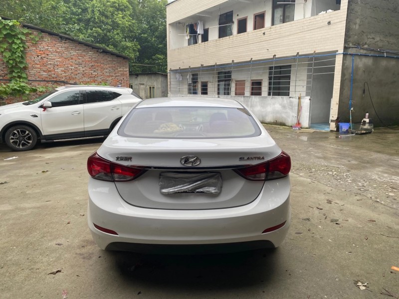 成都17年现代朗动8