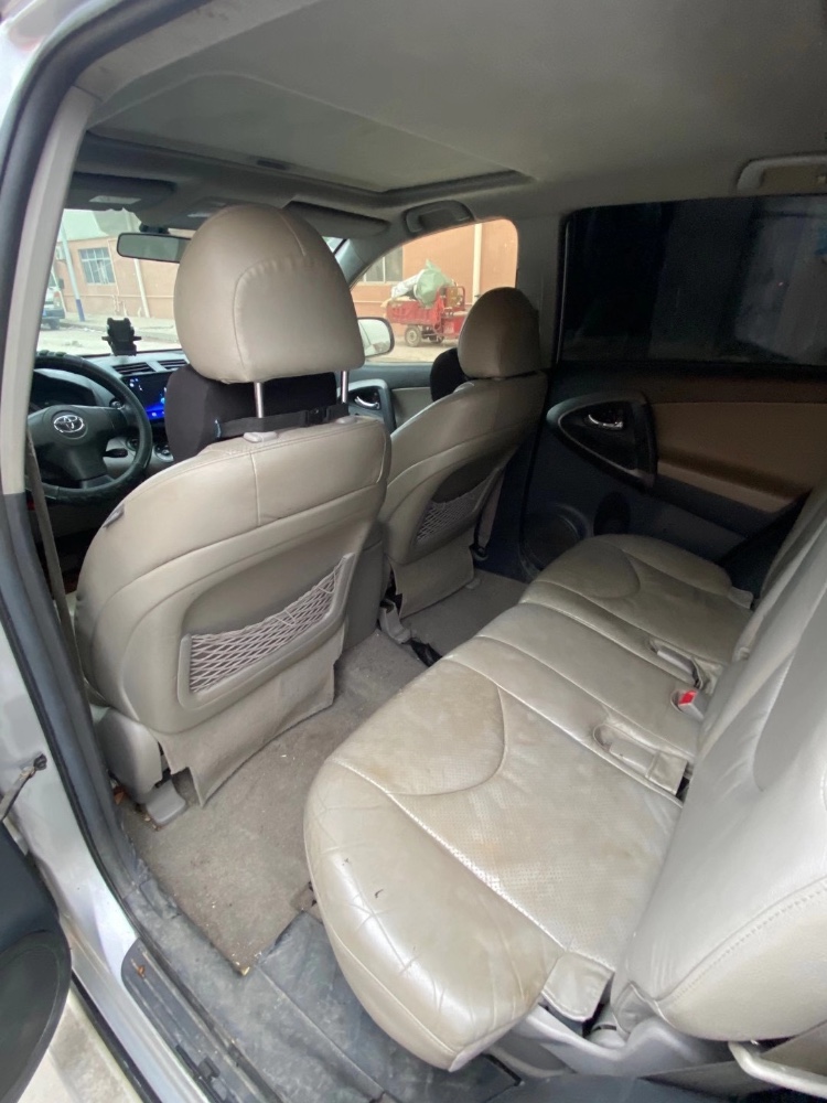 东莞10年丰田RAV46