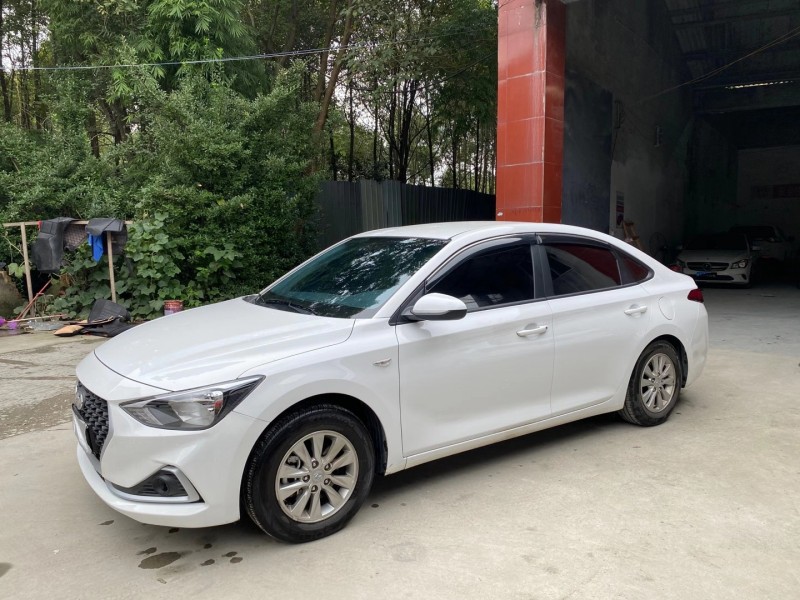 成都20年现代悦动2