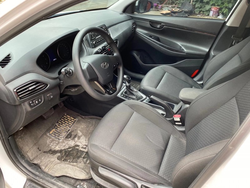 成都20年现代悦动6