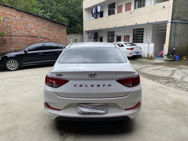 成都20年现代悦动8