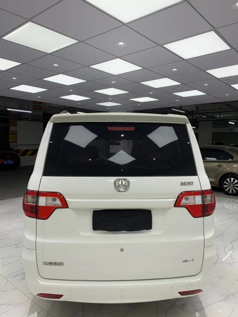 成都17年北汽威旺M205