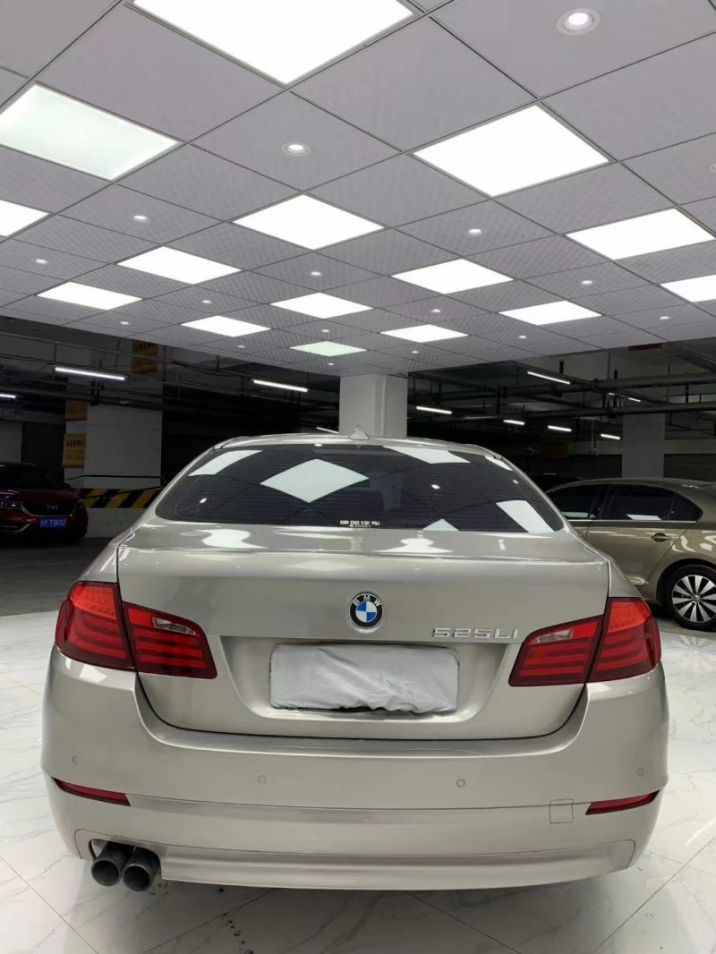 成都13年宝马5系8