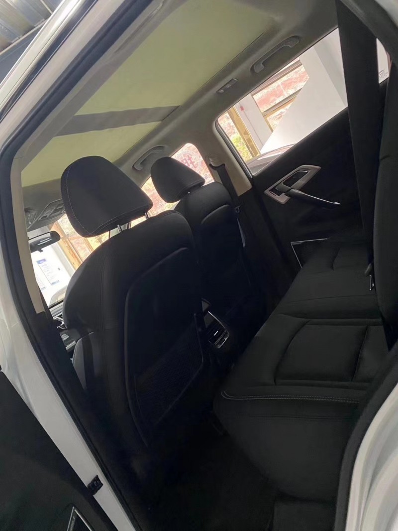 潍坊19年吉利博越5