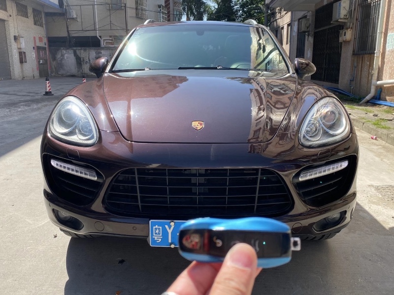 广州14年保时捷卡宴1