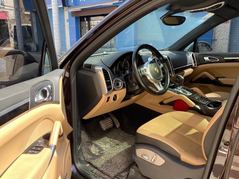 广州14年保时捷卡宴5