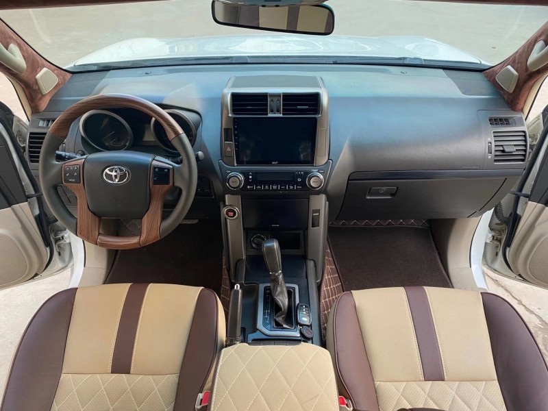 济南12年丰田普拉多9