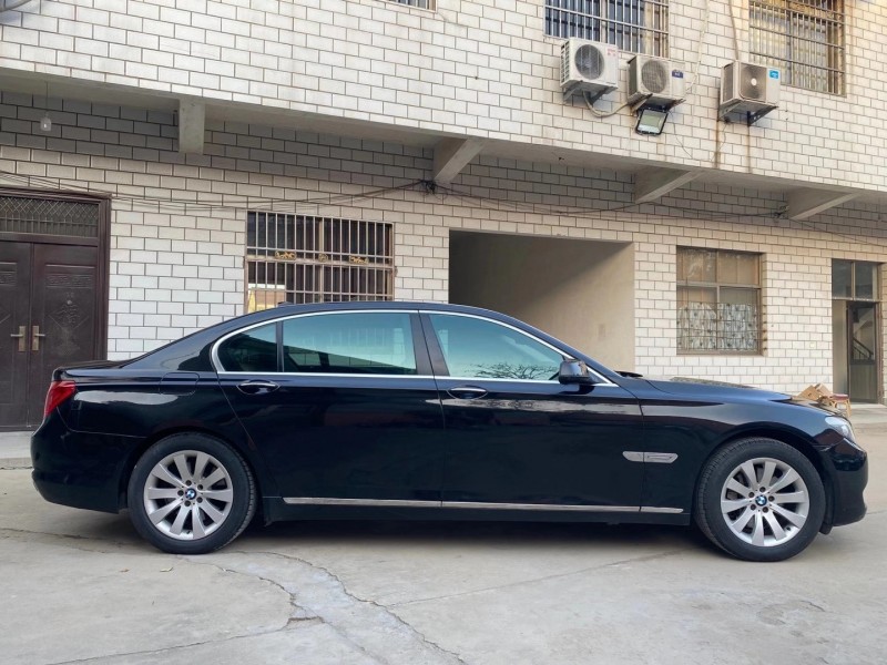 济南12年宝马7系3